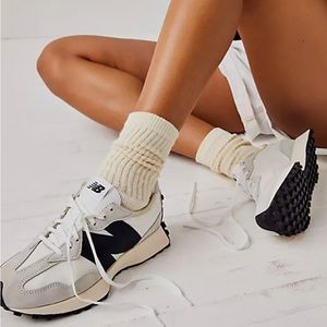 NEW Balance 327 Size 8.5 NEVER WORN.